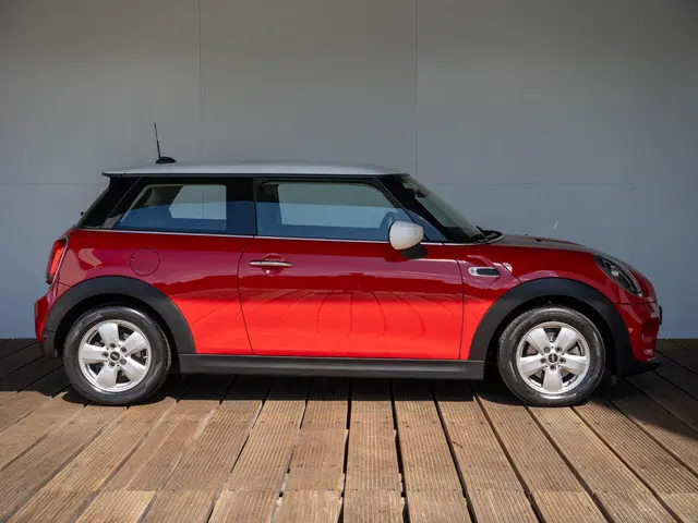 MINI 3-Deurs Cooper 2021 Benzine 4