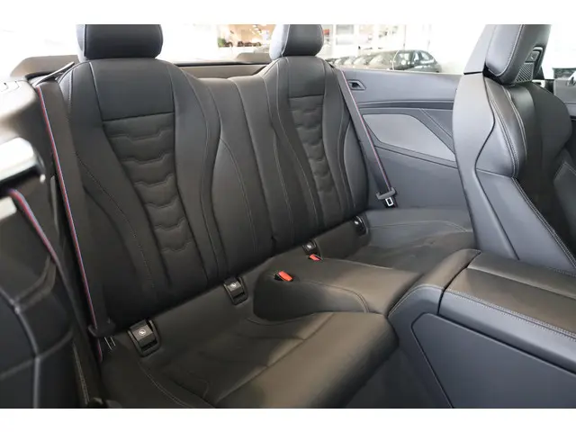 BMW 8 Serie Cabrio 840i 2023 Benzine 12