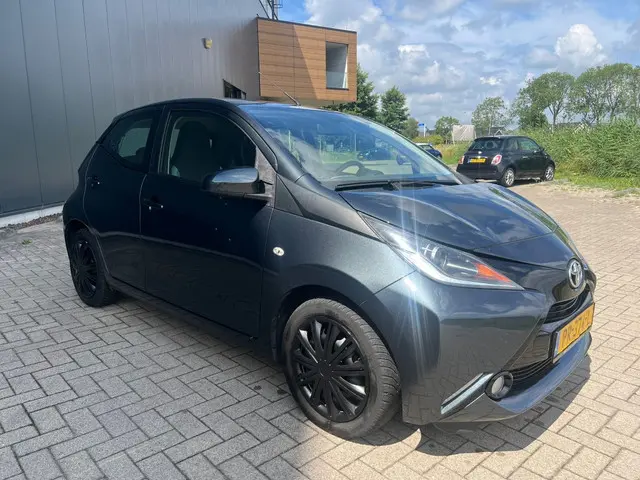 Toyota Aygo 1.0 VVT-i x-play 2017 Benzine 3