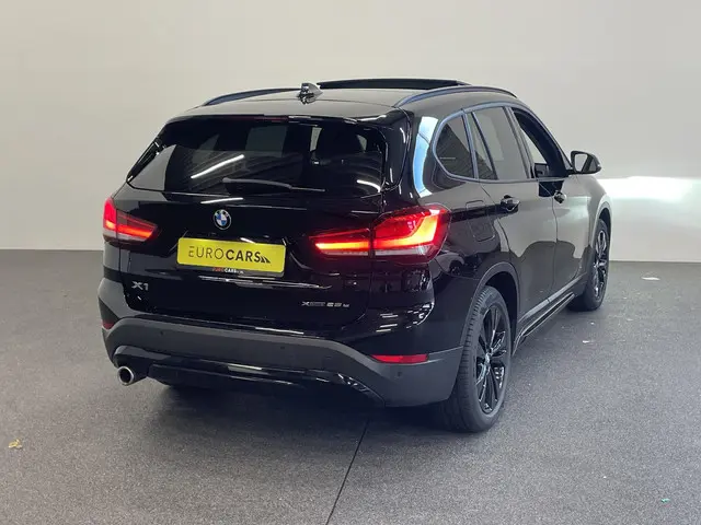 BMW X1 xDrive25e SportLine 2021 Hybride Benzine 6