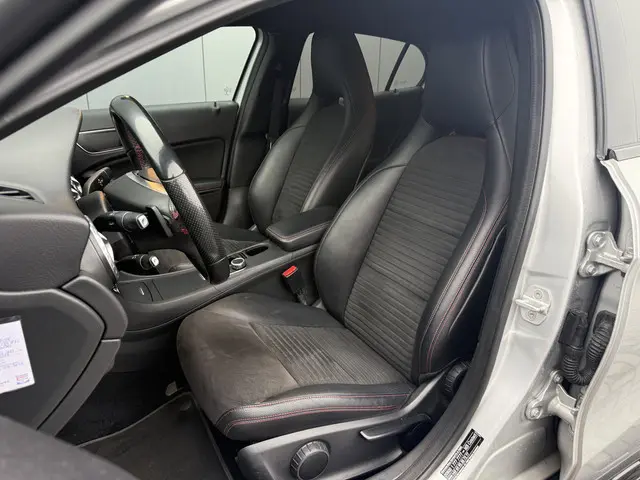 Mercedes-Benz GLA 200 Prestige AMG 2015 Benzine 4