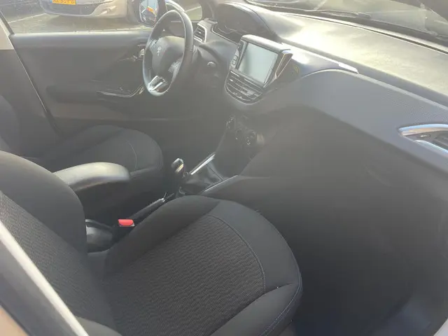 Peugeot 208 1.2 PureTech Signature 2019 Benzine 11