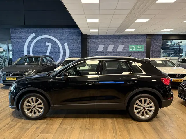 Audi Q3 45 TFSIe Advanced edition 2023 Hybride Benzine 2