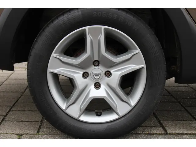 Dacia Logan MCV TCe 90 Stepway 2018 Benzine 31