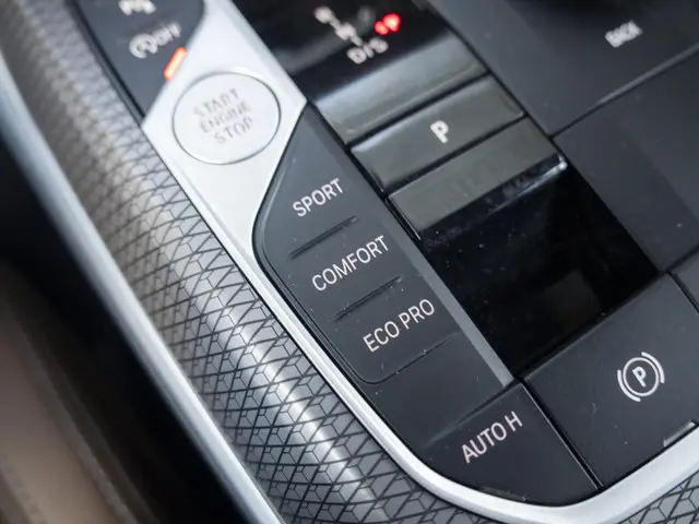 BMW 3 Serie Touring 320i 2025 Benzine 14