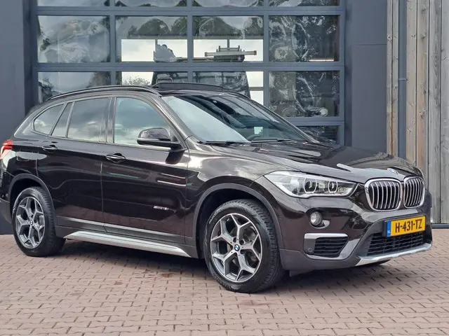 BMW X1 sDrive18i High Executive 2017 Benzine 2