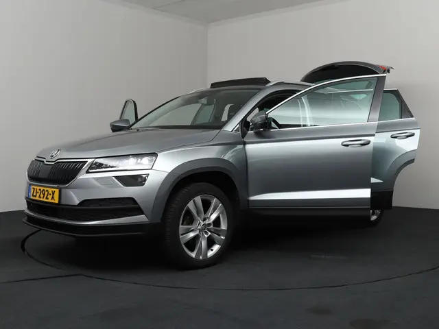 Škoda Karoq 1.0 TSI Style Business 2019 Benzine 35