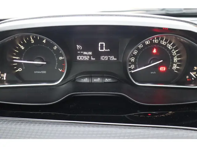 Peugeot 208 1.2 PureTech Allure 2015 Benzine 25