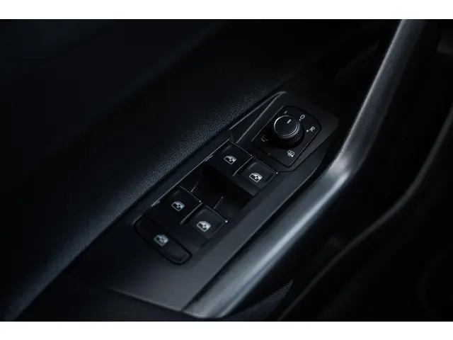 Volkswagen Polo 1.0 TSI R-Line Business 2024 Benzine 45
