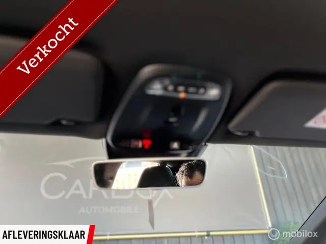 Volvo V40 2.0 T4 R-Design 2017 Benzine 34