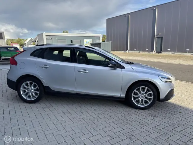 Volvo V40 Cross Country 2.0 T3 Momentum 2016 Benzine 3