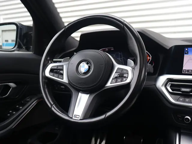 BMW 3 Serie Touring 320i 2021 Benzine 16