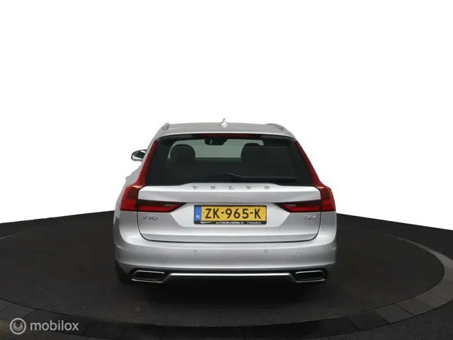 Volvo V90 2.0 T4 R-Design | ACC | PILOT | LEER | 2019 Benzine 22