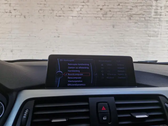 BMW 3 Serie 328i Executive 2012 Benzine 40