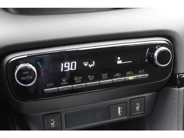 Toyota Yaris 1.5 Hybrid Dynamic 2023 Hybride Benzine 10