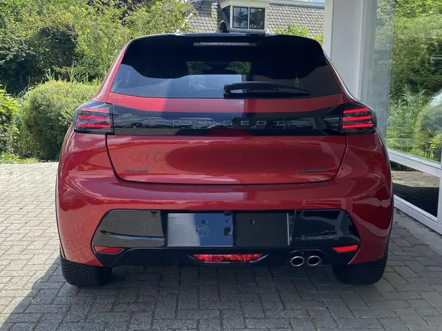 Peugeot 208 1.2 Hybrid 145 e-DCS6 GT 2024 Hybride Benzine 4