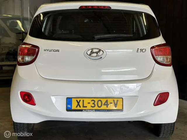 Hyundai i10 1.0i i-Drive 2015 Benzine 10