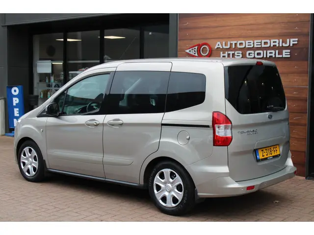 Ford Tourneo Courier 3