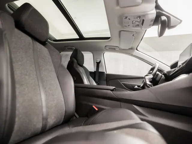 Peugeot 5008 1.2 PureTech Sport 7 Persoons 2018 Benzine 8
