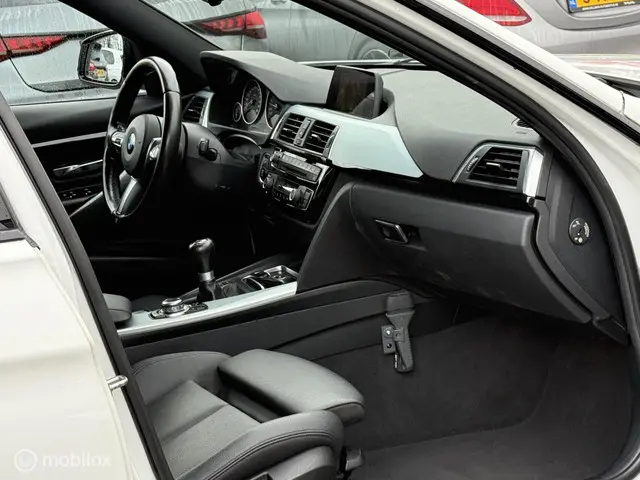 BMW 3 Serie Touring 320i M Sport Edition 2015 Benzine 7