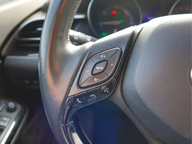 Toyota C-HR 1.8 Hybrid Executive 2017 Hybride Benzine 11