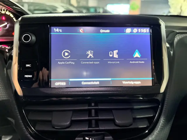 Peugeot 2008 |1.2 PureTech Blue Lion | Pano | 2017 Benzine 19