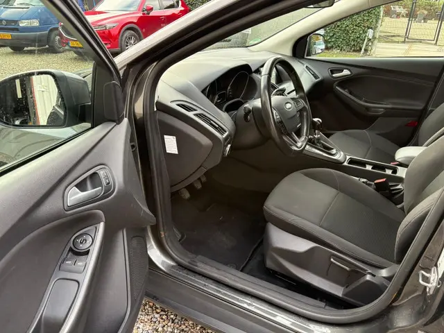 Ford Focus Wagon 1.0 Lease Edition 2017 Benzine 10