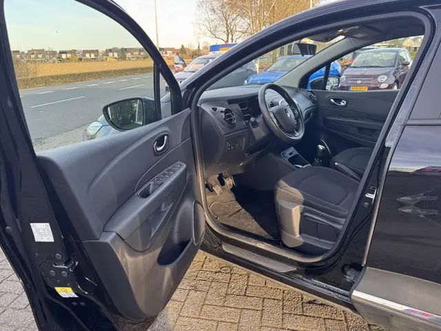 Renault Captur 0.9 TCe Limited 2020 Benzine 12
