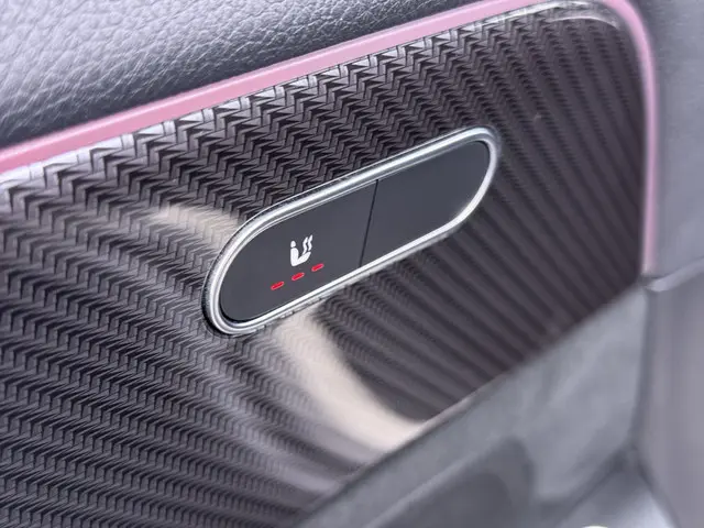 Mercedes-Benz GLA 180 AMG line 2021 Benzine 14