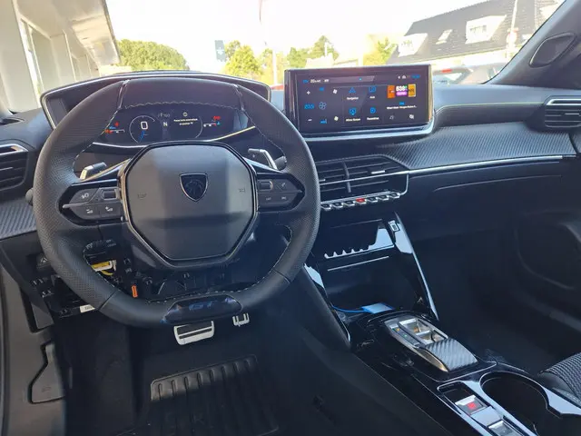 Peugeot 2008 1.2 Hybrid 145 GT 2025 Hybride Benzine 6