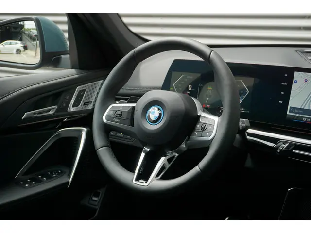 BMW X1 xDrive25e 2025 Hybride Benzine 26