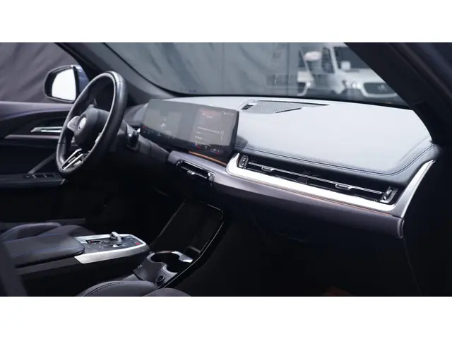 BMW iX1 xDrive30 Launch Edition 67 kWh 2024 Elektrisch 43