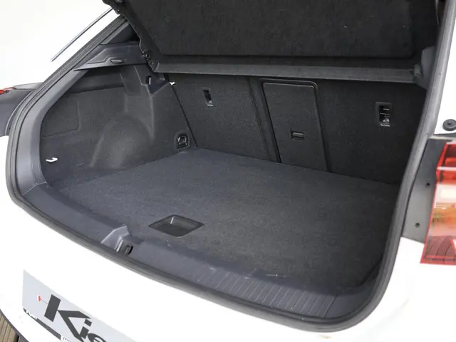 Volkswagen T-Roc 1.0 TSI R-Line Business 2023 Benzine 28