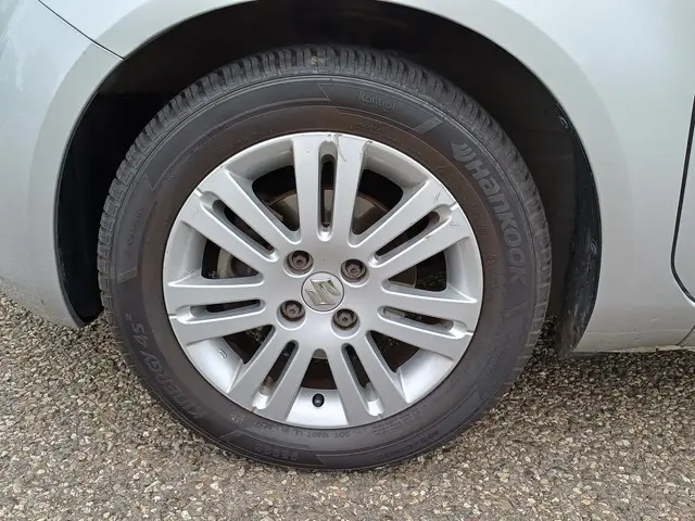 Suzuki Splash 1.2 Exclusive EASSS 2014 Benzine 12