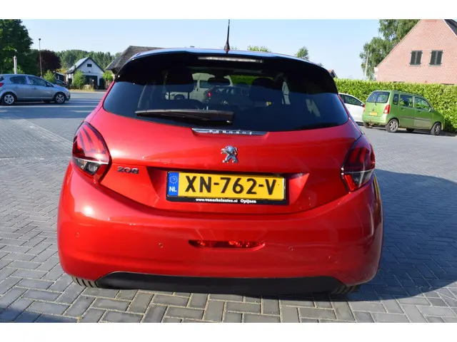 Peugeot 208 1.2 PureTech Allure panoramadak 2019 Benzine 6