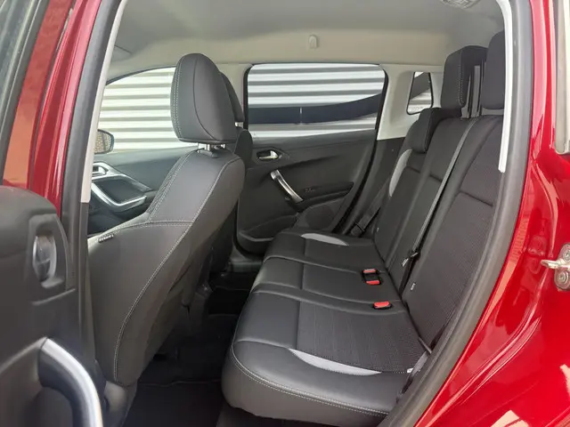 Peugeot 2008 1.2 PureTech Allure 2018 Benzine 12