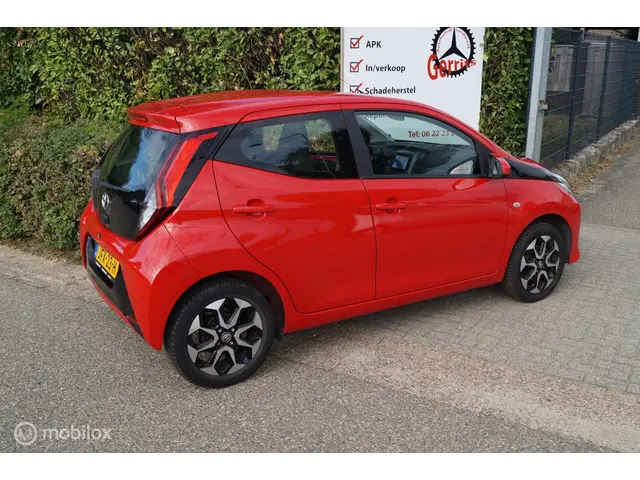 Toyota Aygo 1.0 VVT-i x-joy 2020 Benzine 2