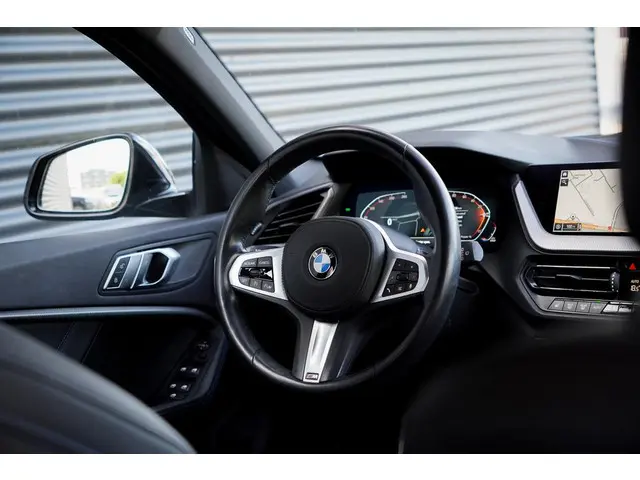 BMW 1 Serie 118i High Executive 2021 Benzine 26