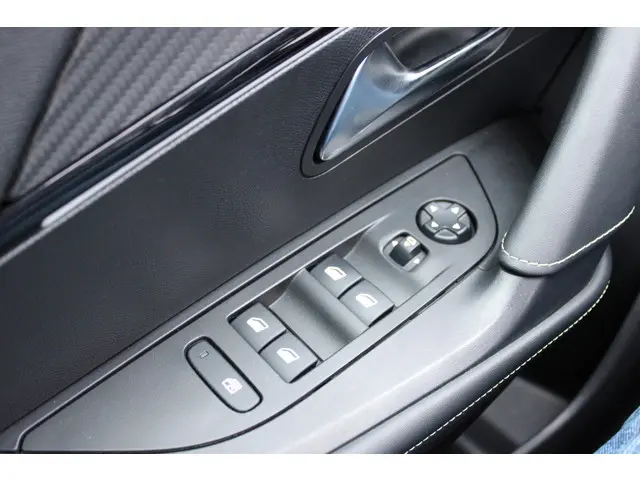 Peugeot 2008 1.2 PT 130 GT 2021 Benzine 17