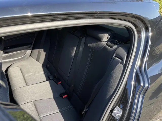 BMW 1 Serie 116i High Executive 2019 Benzine 16