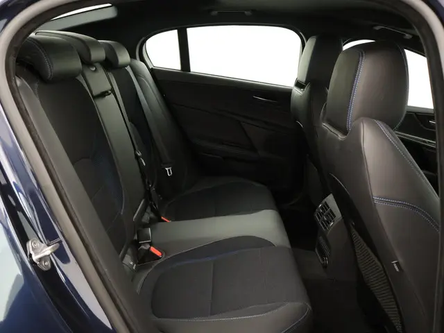 Jaguar XE 2.0T 200 PK AUT. R-SPORT *59.280 KM* 2019 Benzine 18