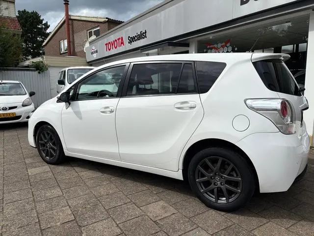 Toyota Verso 1.8 VVT-i Dynamic Business 2015 Benzine 3