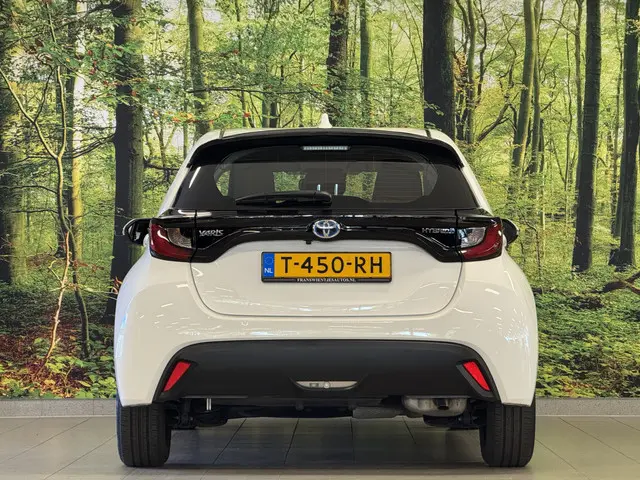 Toyota Yaris 1.5 Hybrid Active 2023 Hybride Benzine 6