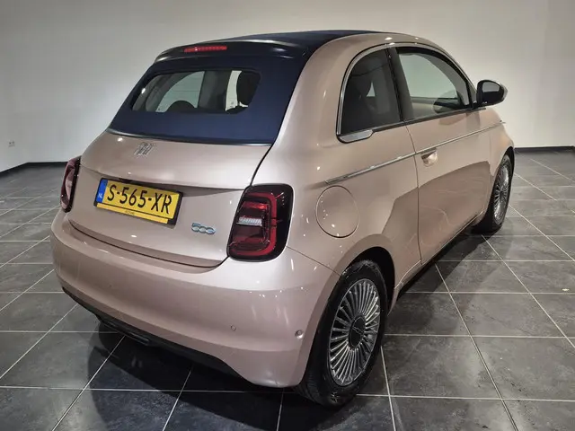 Fiat 500C 42 kWh 2023 Elektrisch 2
