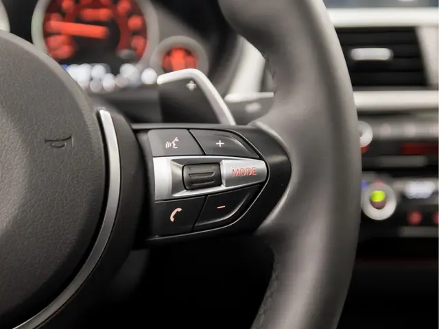 BMW 3 Serie 320i M Sport High Executive 2017 Benzine 23