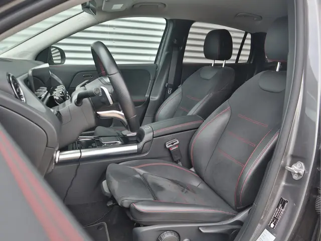 Mercedes-Benz GLA 250 e AMG Line 2021 Hybride Benzine 11