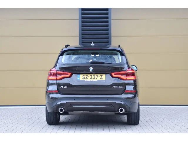 BMW X3 xDrive20i Executive 2018 Benzine 8