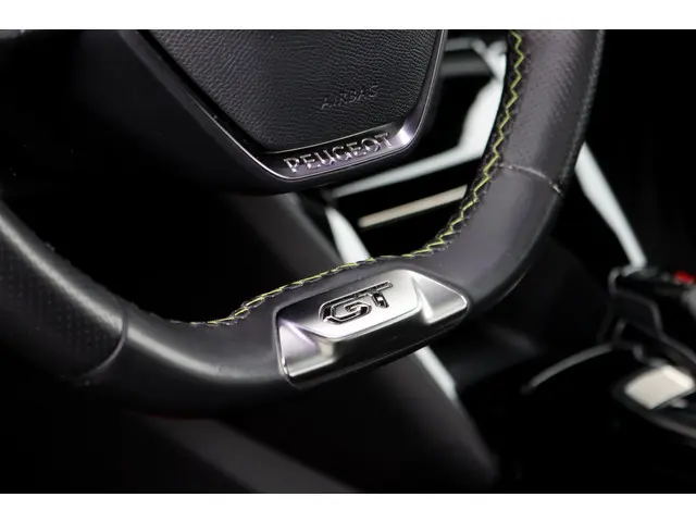 Peugeot 2008 1.2 PureTech GT Pack Aut8 | 2021 Benzine 20