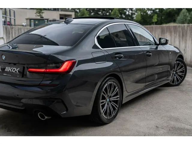 BMW 3 Serie 320i High Executive Edition 2020 Benzine 60