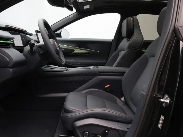 Lynk & Co 08 1.5 More 2026 Hybride Benzine 7